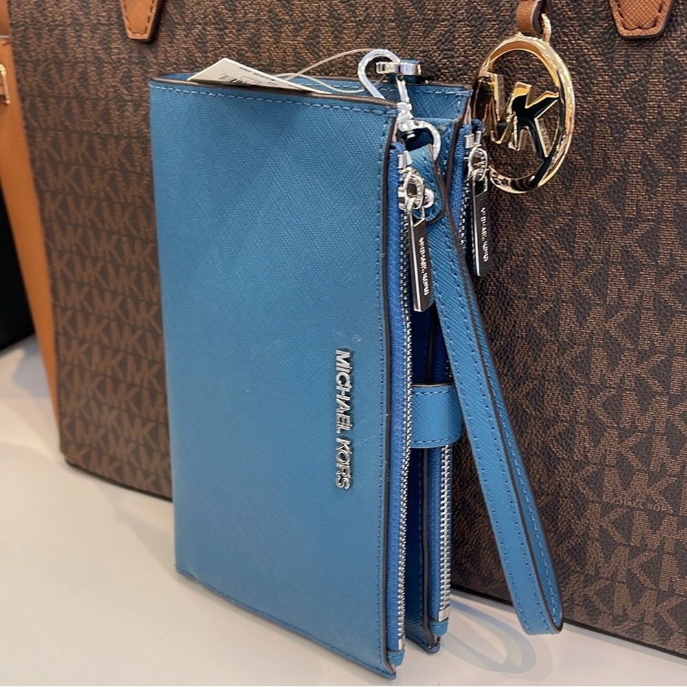 MICHAEL KORS
Jet Set Large Leather Smartphone Wristlet Wallet
Primrose 
NWT